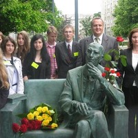 Ławeczka Jana Karskiego w Warszawie (1)