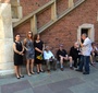 Zwiedzanie Krakowa - dziedziniec Uniwesytetu Jagiellońskiego. (Od lewej: Anna Dubinsky, Joanna Kristensen,  Ewa Junczyk - Ziomecka, Rabin Harold White, Robert Burkett, Ojciec Dennis McManus)  (foto: FEJK)