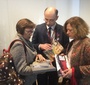 Prezes Fundacji Ewa Junczyk-Ziomecka i Członkini Rady Ewa Wierzyńska przekazały Dr Mateuszowi Szpytmie publikacje i książki Jana Karskiego i o Karskim do zbiorów nowootwartej placówki.
