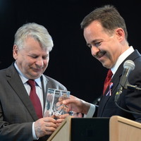 Wręczenie Nagrody Wolności im. Jana Karskiego Członkom KOR (Jacek Turczyk /PAP)