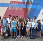 Pamiątkowe zdjęcie - przedstawiciele organizacji JGD, Fundacji Wspólna Europa, Metukenet, Fundacji Edukacyjnej Jana Karsiego oraz młodzież z Polski, Niemiec i Izraela (Fot. Aleksandra Paliwoda-Kozłowska/Fundacja Edukacyjna Jana Karskiego.)