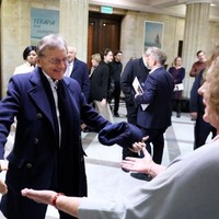 President of Fundacja Edukacyjna Jana Karskiego Ewa Junczyk-Ziomecka greets former Polish Ambassador to the U.S.,  Jerzy Koźmiński. (Photo: Piotr Molęcki)