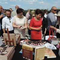 Pani Premier oraz Prezydent Warszawy przy stoisku Fundacji Edukacyjnej Jana Karskiego  (Karolina Krzyżanowska)