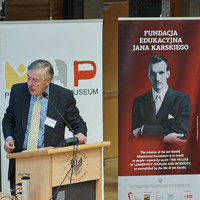 Professor M.B.B. Biskupski moderating the panel devoted to Karski  (M.Szacho/Fototaxi)