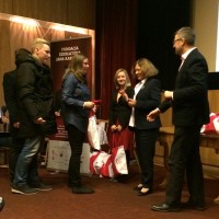 FEJK's President Ewa Junczyk-Ziomecka and Director of the Polish History Museum Robert Kostro are presenting educational materials to schools (Photo: FEJK)