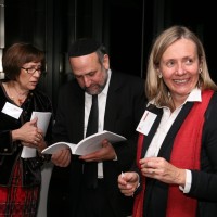 Od lewej: Ewa Wierzyńska, członkini Rady Fundacji, Rabin Michael Schudrich (zdjęcie autorstwa Anny Jastrzębskiej-Wysockiej, Baker&McKenzie Krzyżowski i Wspólnicy)