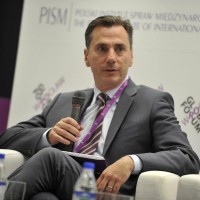 Moderator dyskusji - Lee Feinstein, były ambasador USA w RP (Zdjęcie źródło: Wrocław Global Forum, http://wroclawglobalforum.com/wgf-2014-highlights)