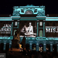 Karski's image projected on the Palace (Agencja Gazeta)