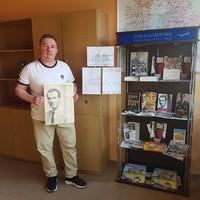Robert Kobylarczyk, an English teacher at the Elementary School No. 1 in Tuszyn, Poland, showcasing books, educational materials about Karski, and contest artwork (Photo: Robert Kobylarczyk)