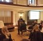 Bożena Nowicka McLees, Dyrektor Polish Studies Program Modern Languages and Literatures przy Loyola University Chicago wygłasza przemówienie otwierające spotkanie ((zdj. Bożena U. Zaremba))