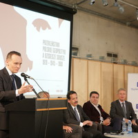 Debatę otworzył Wojciech Białożyt, dyrektor wykonawczy Fundacji Edukacyjnej Jana Karskiego (fot. Fundacja Edukacyjna Jana Karskiego/ Marcin Aniszewski)
