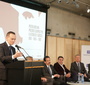 Debatę otworzył Wojciech Białożyt, dyrektor wykonawczy Fundacji Edukacyjnej Jana Karskiego (fot. Fundacja Edukacyjna Jana Karskiego/ Marcin Aniszewski)