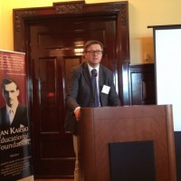 Robert Kostro presenting his paper (Photo: Wanda Urbanska)