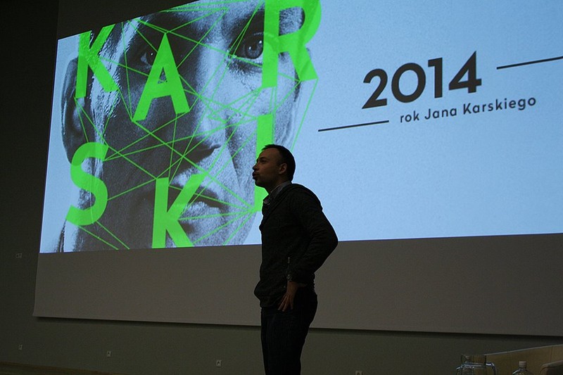 Szymon Pawlak presenting Karski at a centennial event (Photo: Courtesy of Szymon Pawlak)