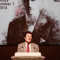 Nicholas Kristof Receives the 2016 Spirit of Jan Karski Award