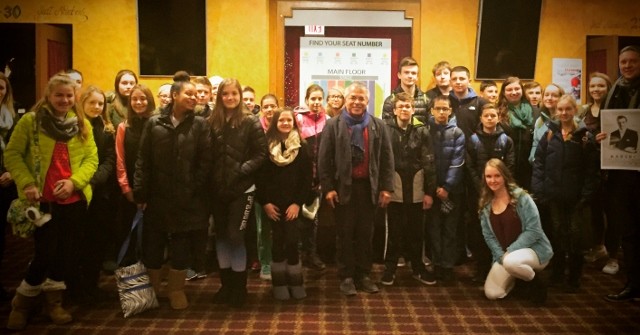 The film's director Sławomir Grünberg with students of the Jan Karski Polish School in Palos Hills, IL, and their teacher Marek Adamczyk (Courtesy of Sławomir Grünberg)