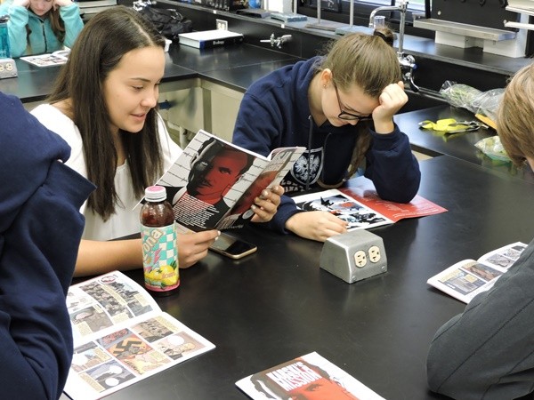 Jan Karski Polish School students reading „Karski’s Mission: to Stop the Holocaust” (Photo: Marek Adamczyk)