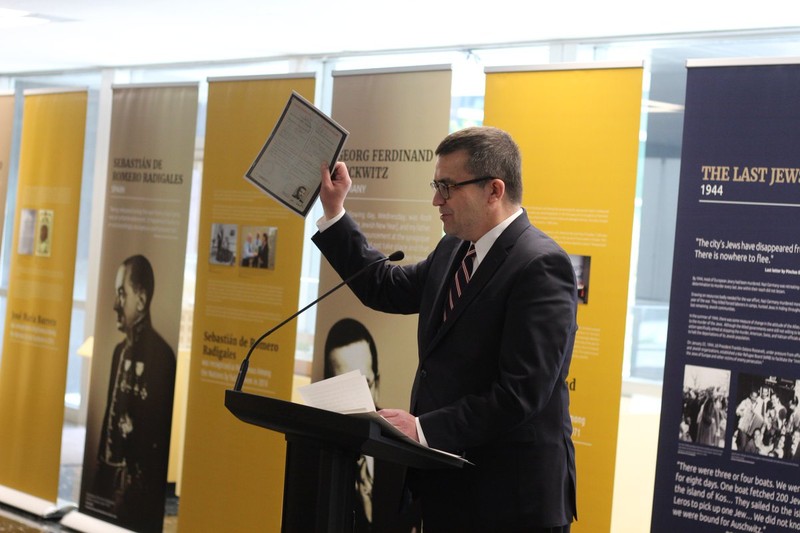 Ambassador of the Republic of Poland Piotr Wilczek delivers his remarks during the observance of the Holocaust Remembrance Day (Photo: M. Stefański/Polish Foreign Ministry)