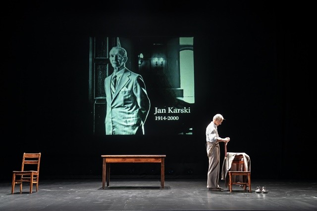 David Strathairn as Karski in Remember This: The Lesson of Jan Karski (Photo: Rich Hein. Photograph of Jan Karski by Carol Harrison, School of Foreign Service, Georgetown University, @ Carol Harrison Fine Art Photography + Design)