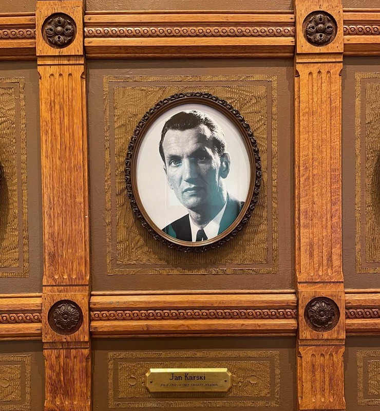 Karski's Plaque at Georgetown University's Philodemic Room (Photo: Copyright Colin Winterbottom for Smith Group)